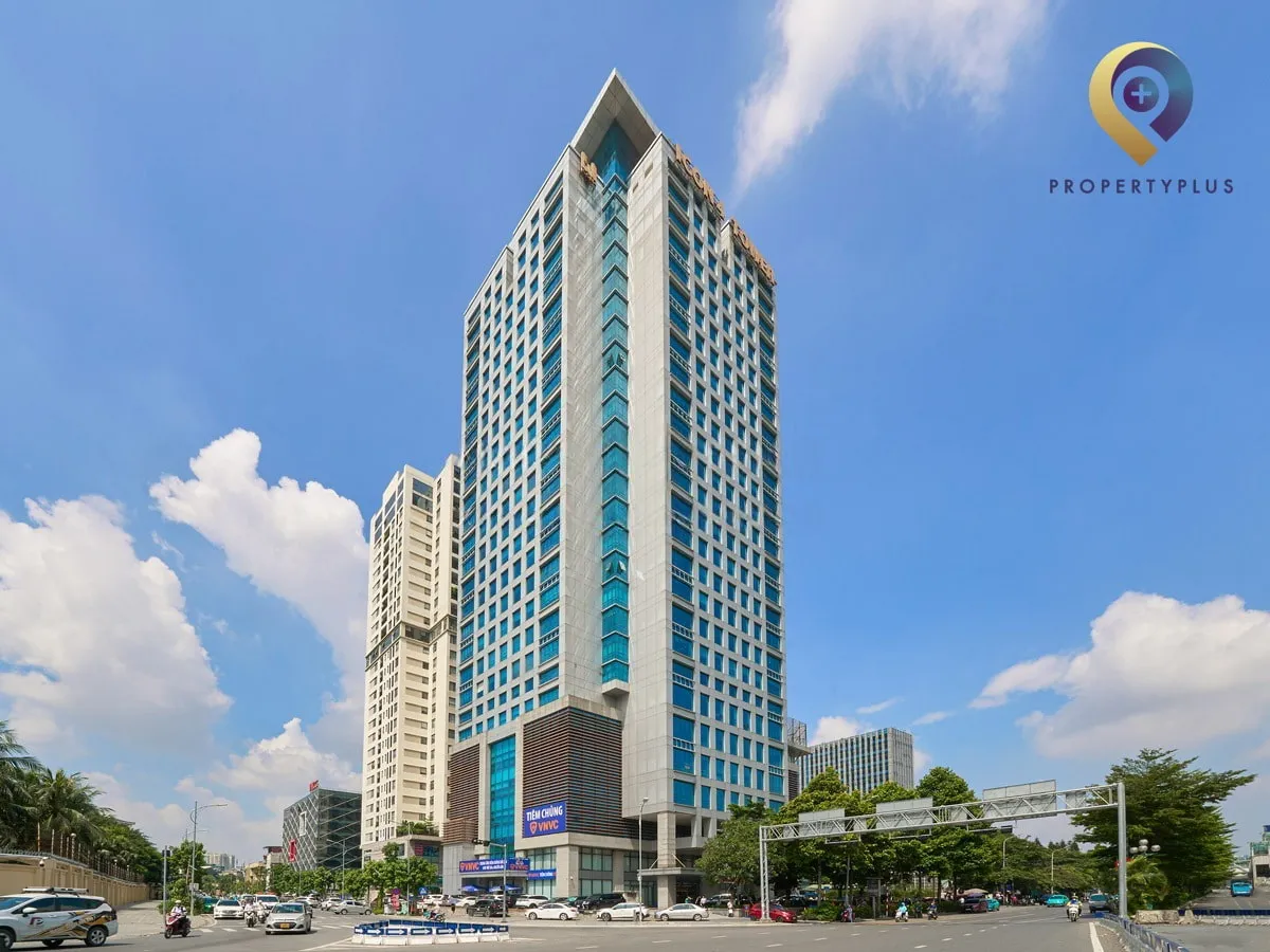 Toàn cảnh tòa nhà ICON4 Tower nhìn từ đường Đê La Thành, Hà Nội.